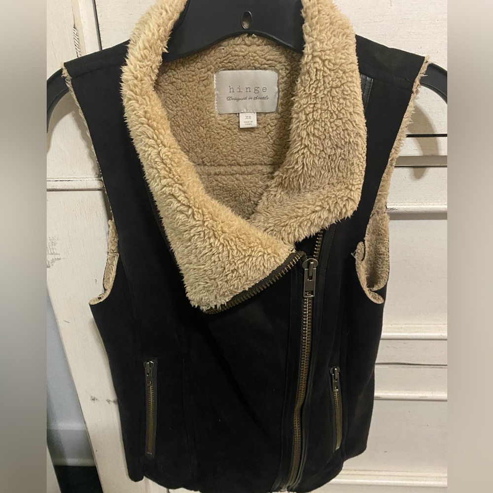 Hinge Women’s Vest in Brown